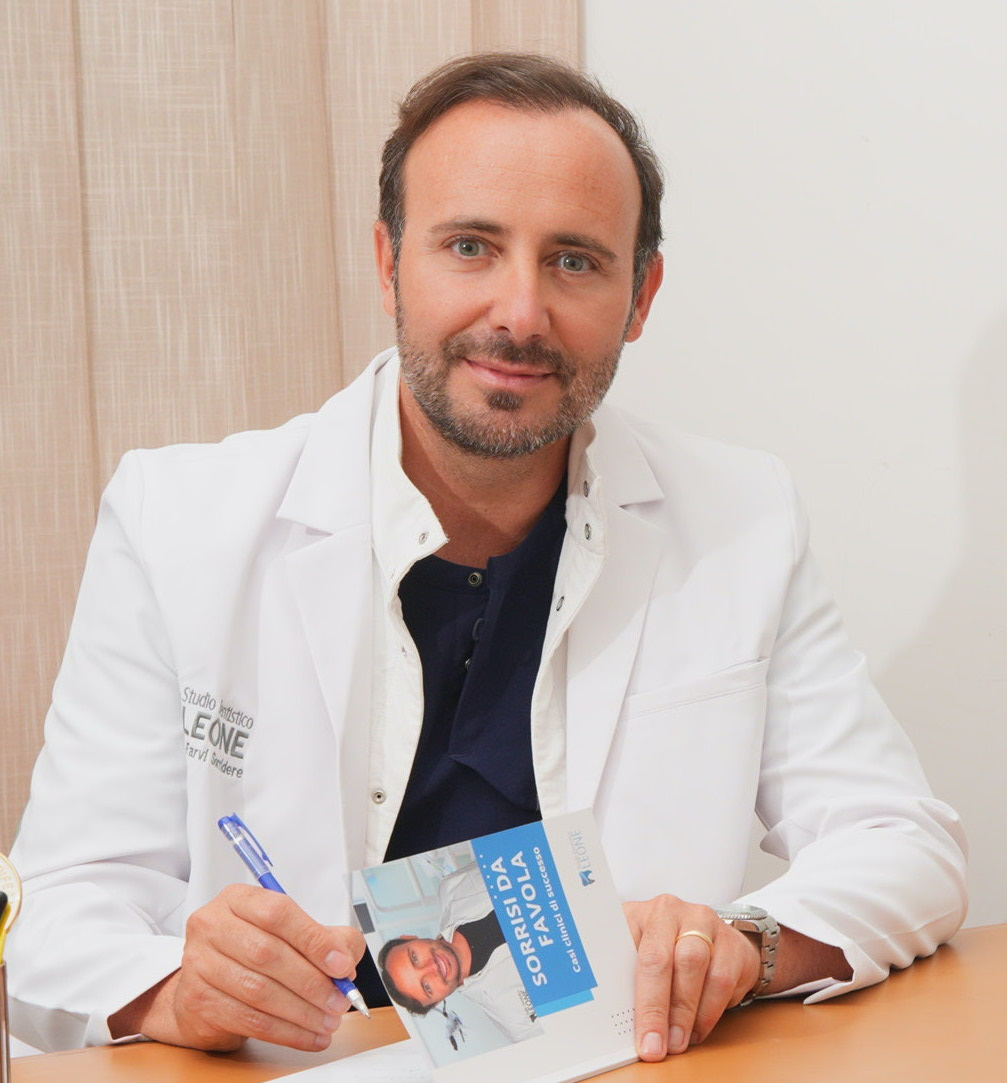 Dott. Pietro Leone con il libro Sorrisi da Favola